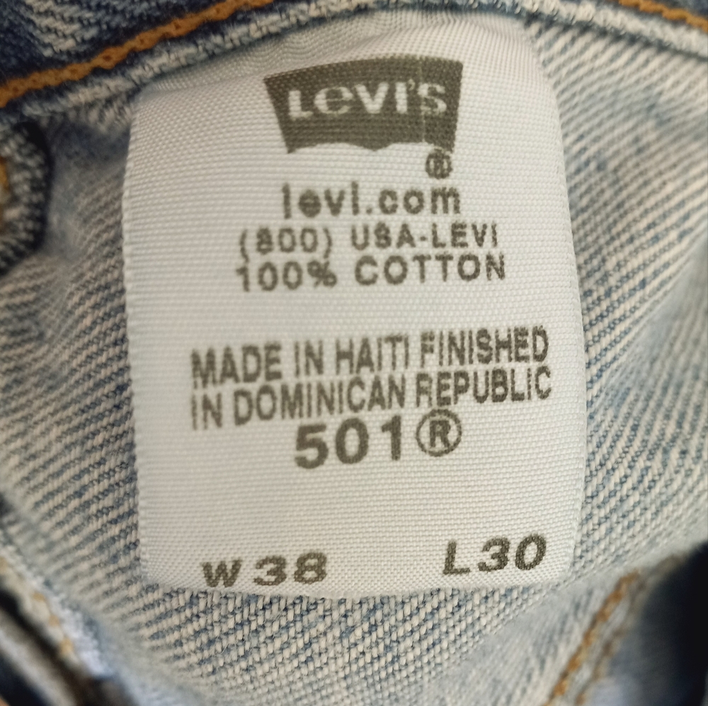 VINTAGE Levi's 501 Men's Button Fly Light Wash Blue Denim Jeans 38 x 30 Flawed - Picture 6 of 9